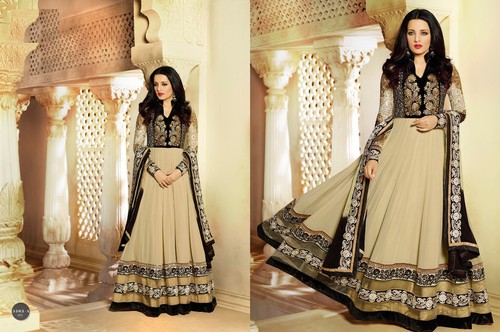 सेलिना जेटली क्रीम जॉर्जेट अनारकली सूट