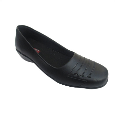 Women Black Shoes Heel Size: Low