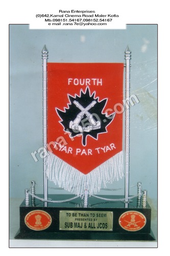 JAKLI TABLE FLAG ZARI MOMENTOUS WITH WOODEN BASE