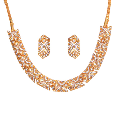 Imitation Pearl Necklace - Authentic Metal Alloy, Elegant Arc Design | Skin-Friendly, Abrasion Resistant, Customizable Patterns