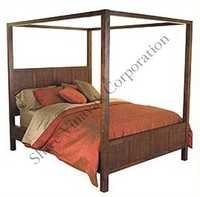 WOODEN 4 POSTER BED