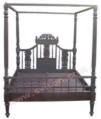 WOODEN 4 POSTER CARVING BED