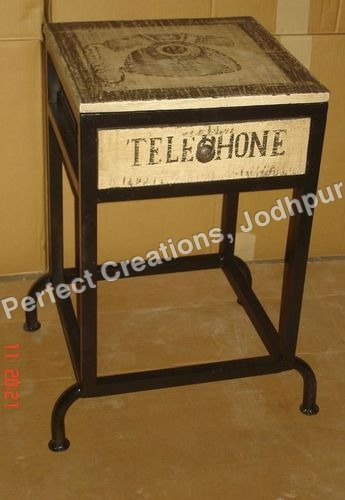 RETRO TELEPHONE STAND