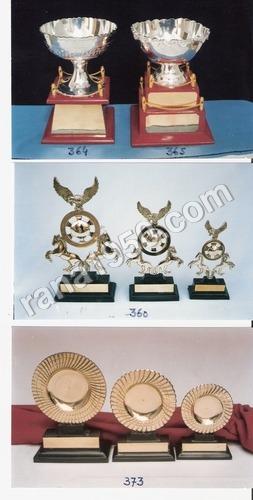 MOMENTO CUP BRASS WOODEN BASE