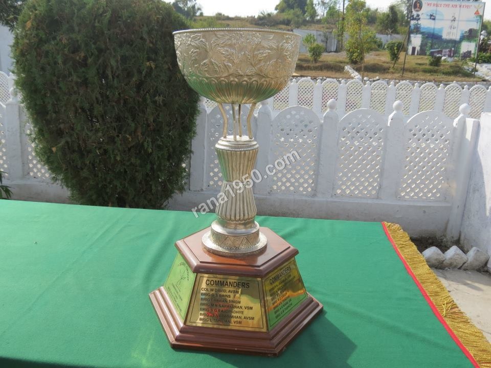 SILVER TROPHY MOMENTOUS