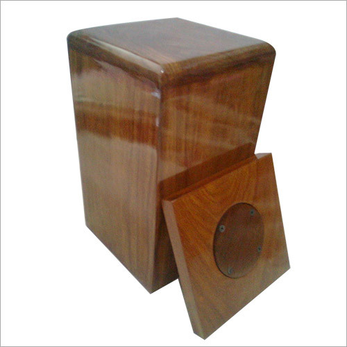 लकड़ी का अंतिम संस्कार कलश