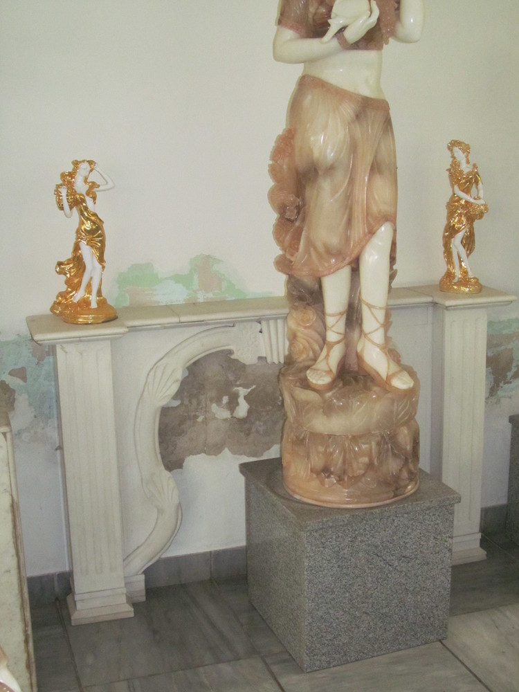 Decorative Figurines