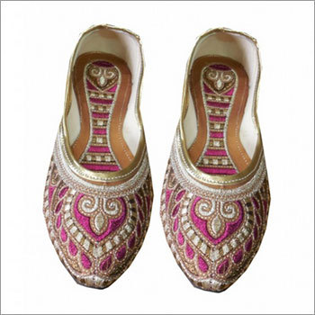 Admirable Traditional Mojari for Women 