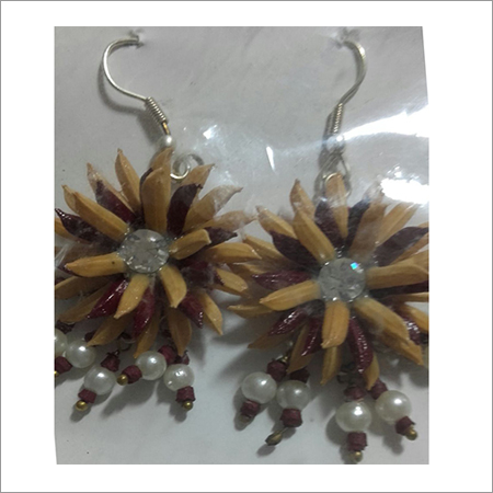 Earring Set - Mixed Materials, 2x2 cm, Brown | Elegant Floral Motif, Pearl Accents, Lightweight Comfort