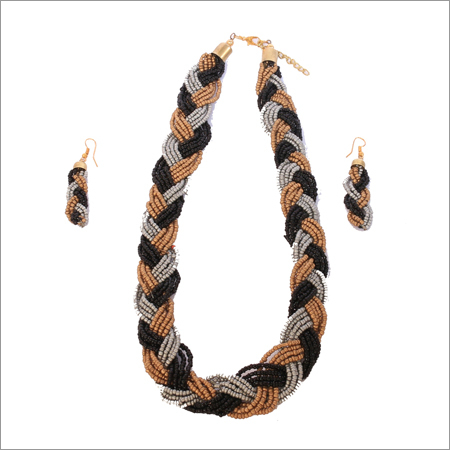Beaded Chains Black Necklace