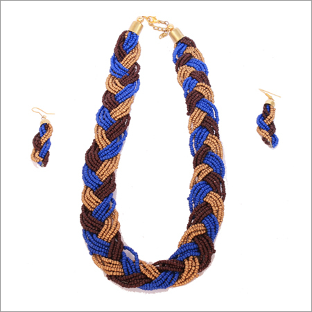 Beaded chains blue necklace