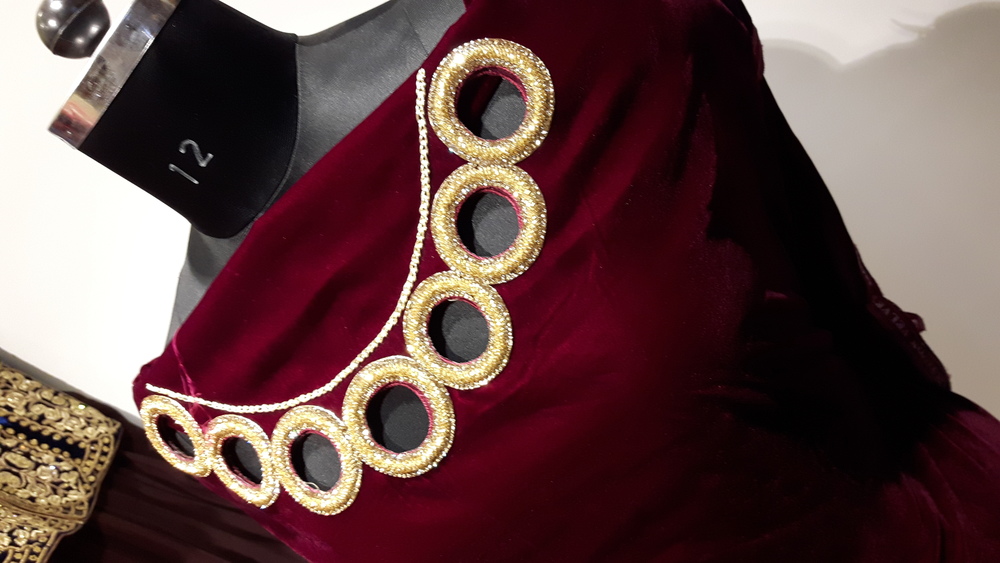 CUT WORK NECK EMBROIDERY