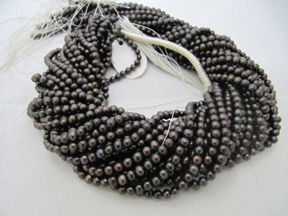 Black pearl beads