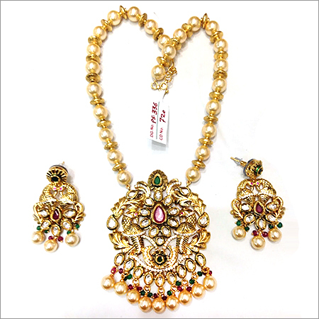 Kundan Pendant Set