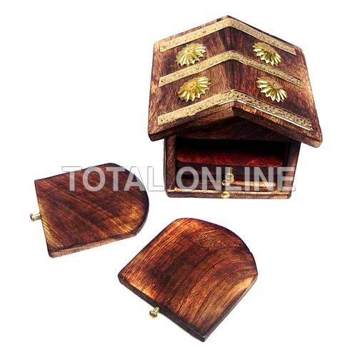Stylish Home Designed Coaster Set Made of Wood