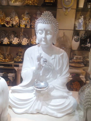 Pollyresin Statue