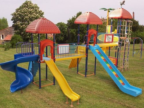 Multi Activity Play System Capacity: 200 Kilogram(kg)