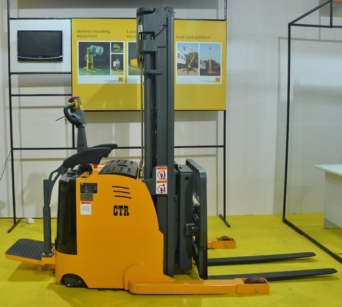 Full Electric Reach Stacker Full Electric Reach Stacker