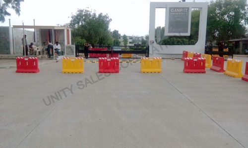 Trigonal Traffic Sign Road Barricades
