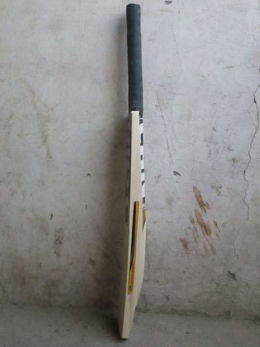 BAT 2 - Willow Wood, 38 Inches, 2.8 lbs | Traditional Blade, Lightweight Swing, Large Sweet Spot, Durable Wood