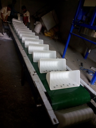 White And Green Bucket Belt Conveyor