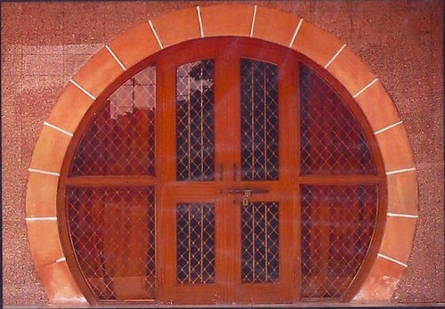 Gate Pattern - Wood and Metal, Custom Sizes, Reddish-Brown Finish | Aesthetic Design, Durable, Weather Resistant, Metal Grill Security