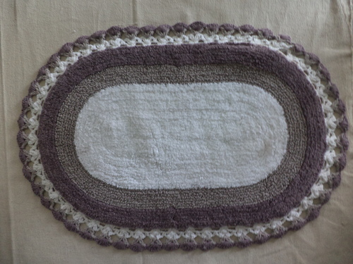 Oval Design Bath Mat