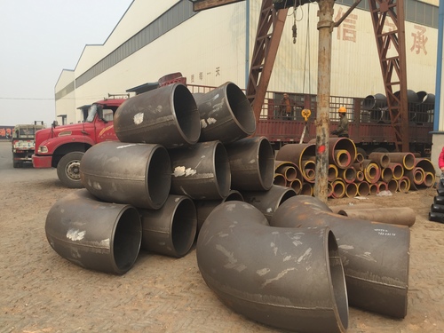 Welded pipe fitting elbow