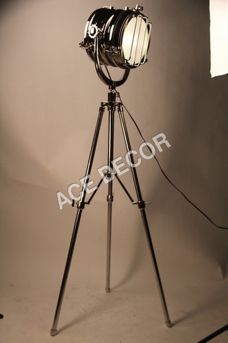 TRIPOD LAMP 3 ROD
