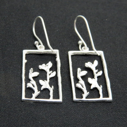 Stylish Leaf Design !! 925 Sterling Silver Earring