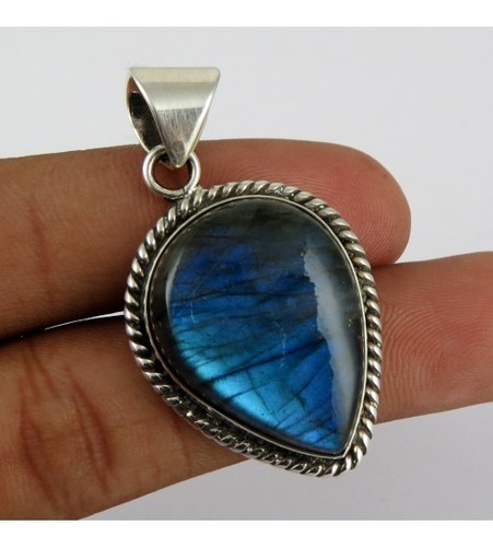 Peace Of Mind !! Labradorite 925 Sterling Silver Pendant