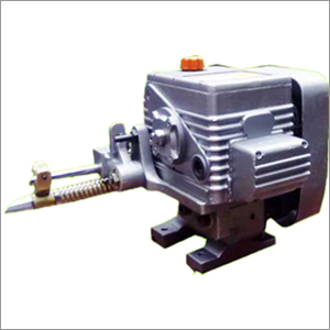 Selvedge Tuck In Device