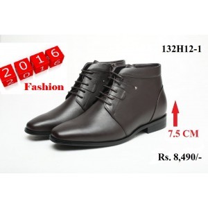 Sharp brown boot with high hidden heel