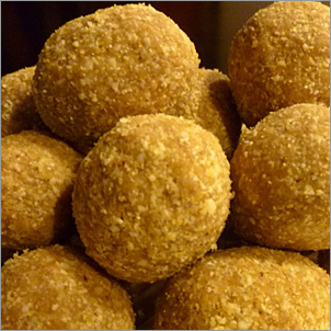 Gond Laddu
