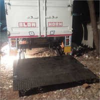 Hydraulic Tail Lift - Steel Construction, 1.5m X 2m Platform Size | 1000 Kg Capacity, Reliable Manual Control, Lifting Height Of 1.2m