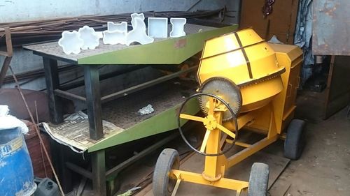 Interlocking Vibrating Table