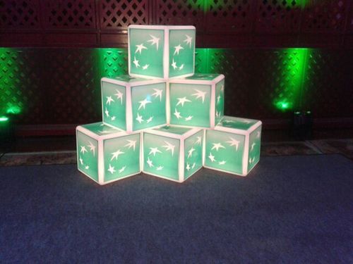 Cube stage