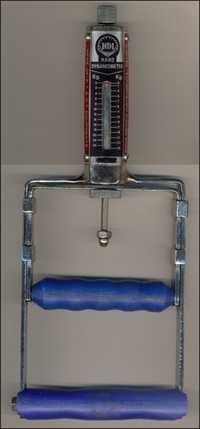 HAND DYNAMOMETER PORTABLE (25 Kg. Capacity) :