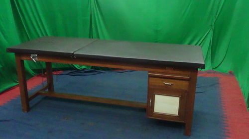 EXAMINATION Cum TREATMENT COUCH (Wooden With Stora