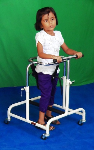 WALKER INFANT With Scissors Gait Preventive Bar
