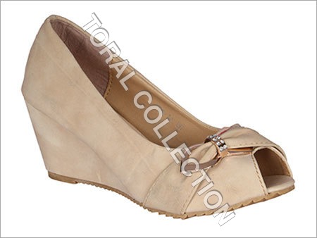 Ladies Flat Ballies - Canvas Fabric, Size 5 to 10, Cream Color | Perfect Fitting, Eye-Catching Pattern, Contemporary Look, Durable Finish