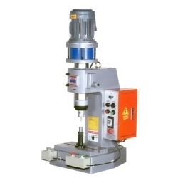 Pneumatic Riveting Machine