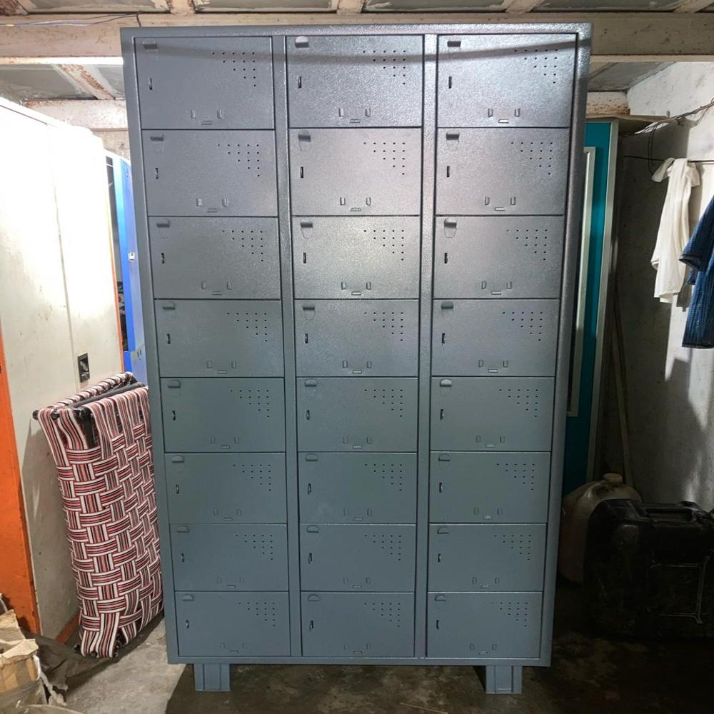 24 Locker Cupboard - Material: Ms