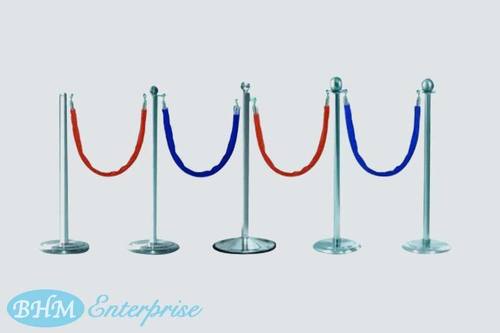 Q Stands With Velvet Rope