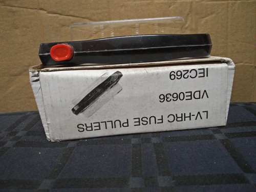 FUSE PULLER