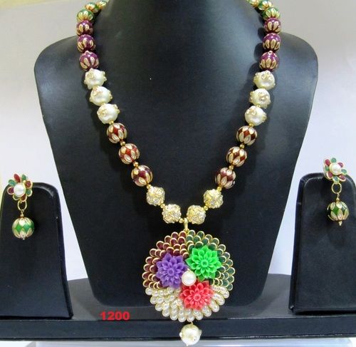 Pacchi Jewelry Multi color Flower Necklace Set