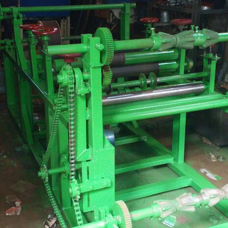 Paper Plate Making Machine - 1000 - 1500 pc/hr Capacity | Green Color 230V Voltage Frequency Speed Control