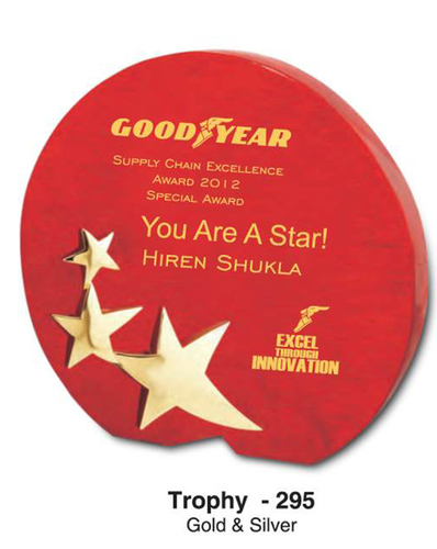 ROUND-SHAPED WOODEN MEMENTO (3 STARS)