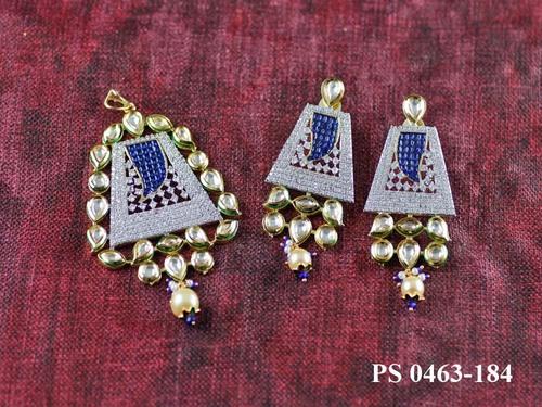 PENDANT SET - CZ & Gold-Plated, 2x3 cm Pendant & 1.5x2 cm Earrings | Elegant Design, Diamond Accents, Perfect for Special Occasions