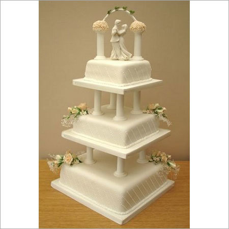Bride & Groom Wedding Cake